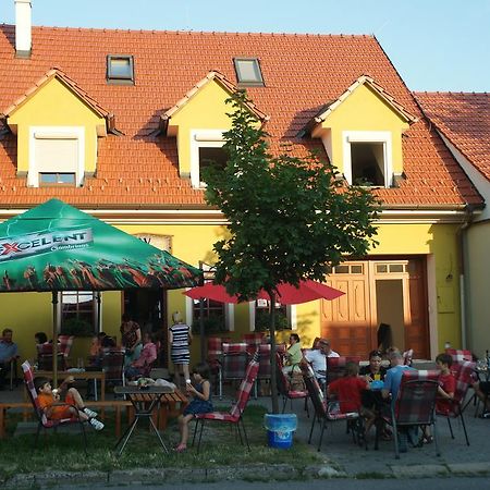 Alva Pension 2 Mikulov Exterior foto